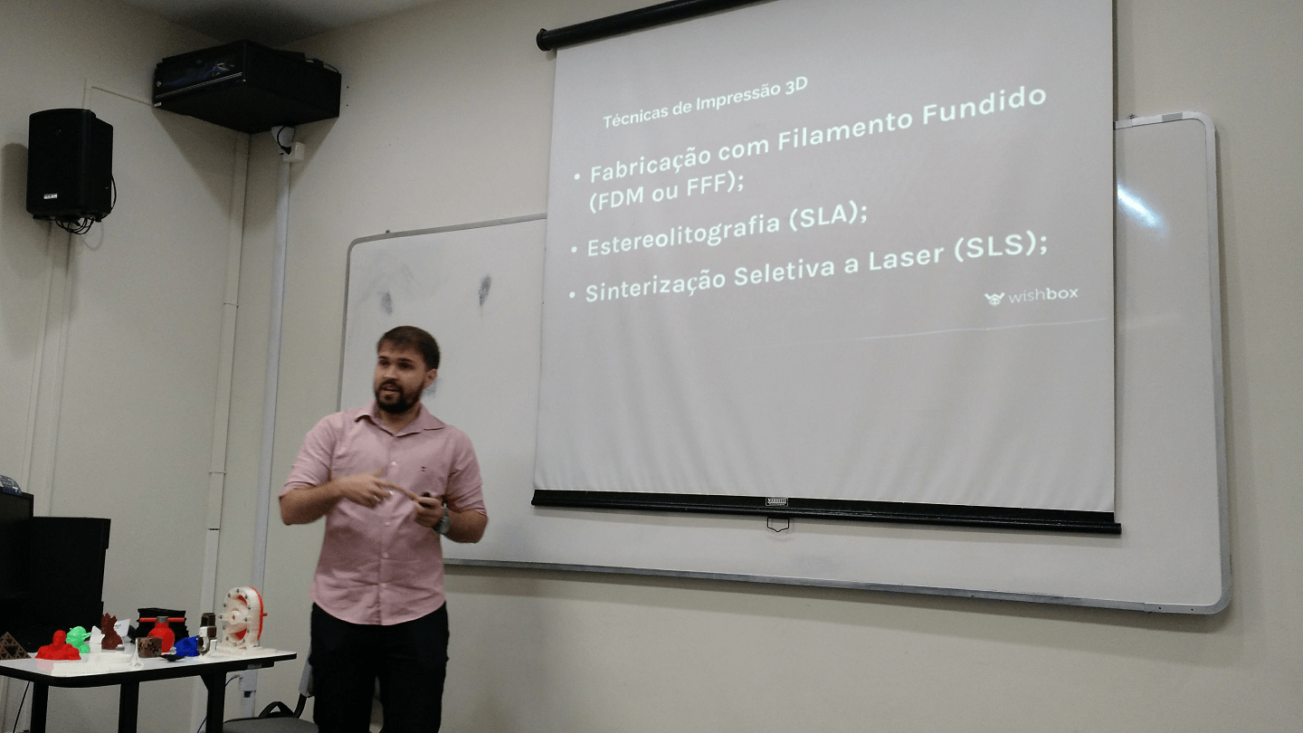 O Pedro Accioly apresentou as técnicas de impressão 3D.