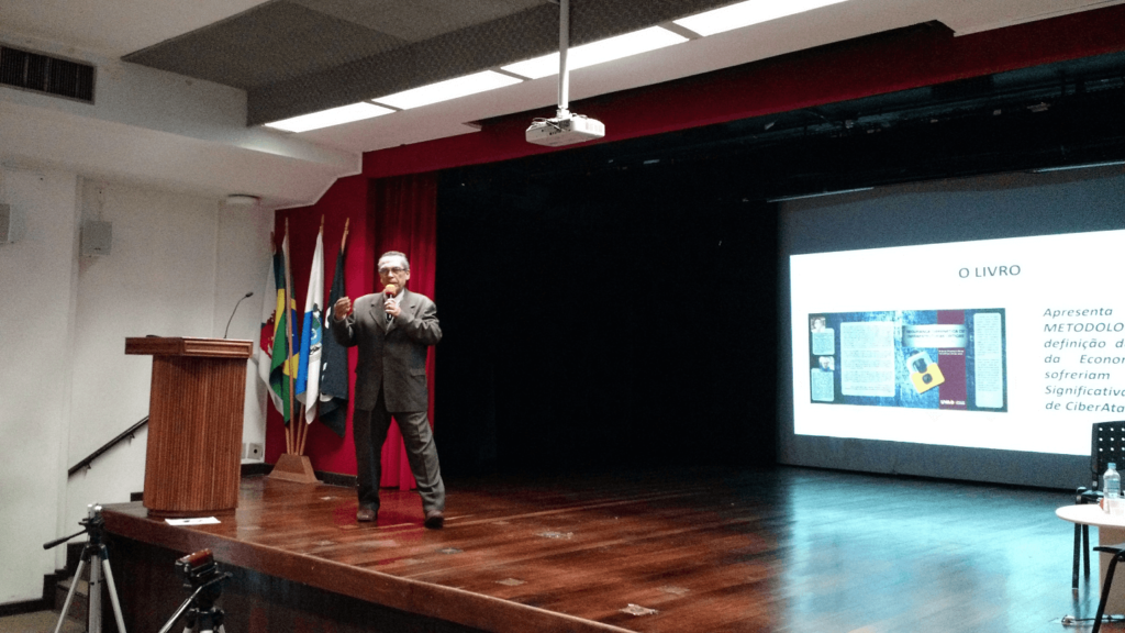 O Prof. Dr. Eng. Carlos Alberto Alves Lemos ministrou a palestra "Segurança Cibernética de Infraestruturas Críticas: Análises e Recomendações".